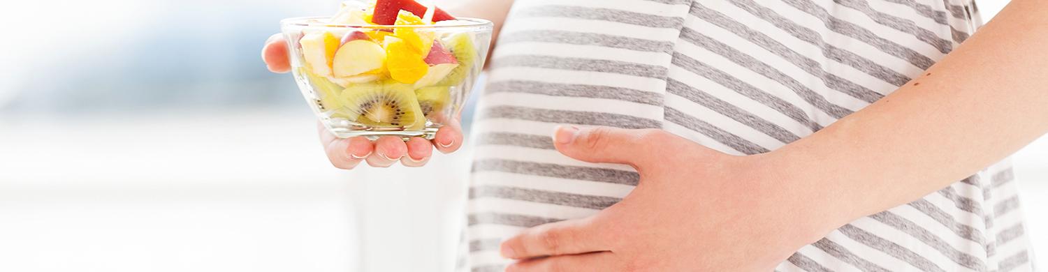 Une femme enceinte. 
