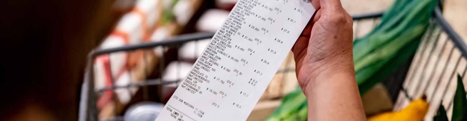 un ticket de caisse dans un supermarché