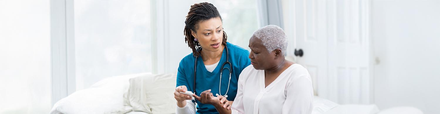 infirmière et patiente atteinte de diabète