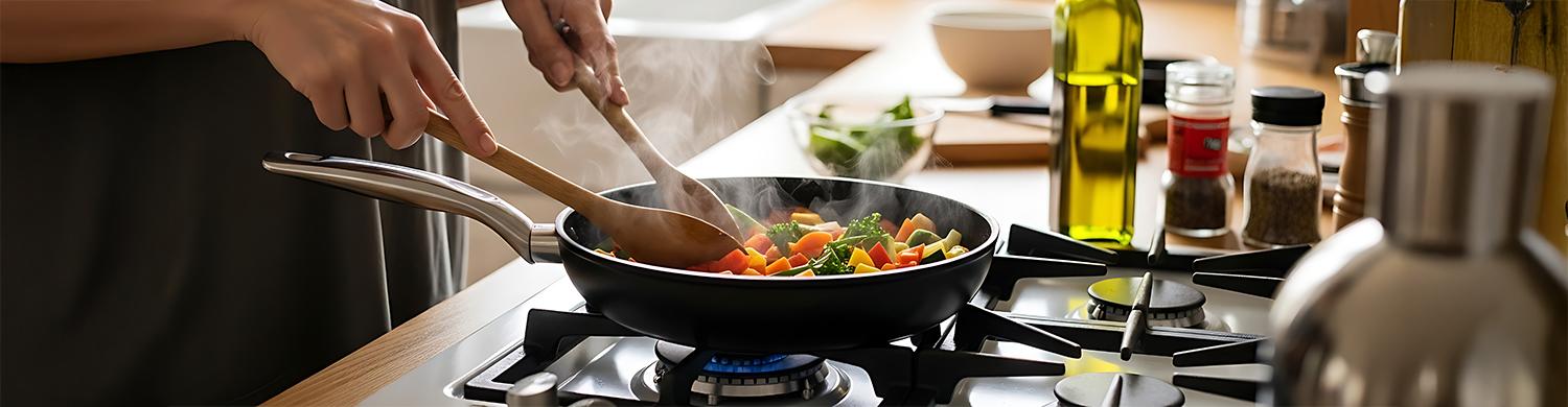 légumes cuisinés dans une poêle 