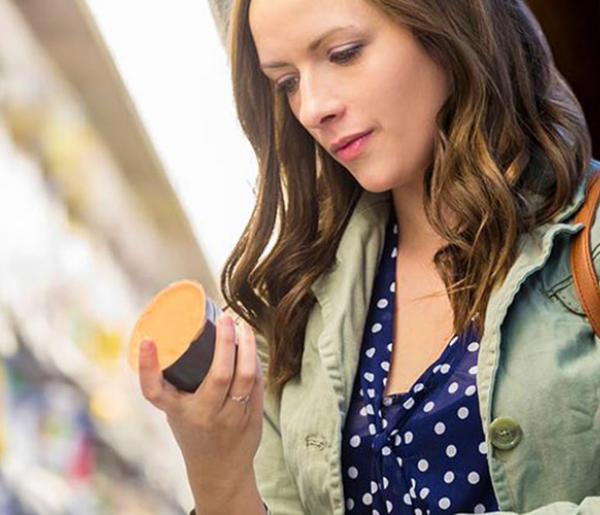 femme dans le magasin