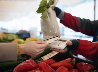 L’AFDN et Nestlé France se sont associés pour évaluer la perception, les pratiques et les besoins de formation des diététiciens nutritionnistes en matière d’alimentation durable. L’enquête, réalisée dans un contexte d’évolution forte des préoccupations des Français quant à l’impact environnemental de leurs consommations pose la question de l’accompagnement des patients.