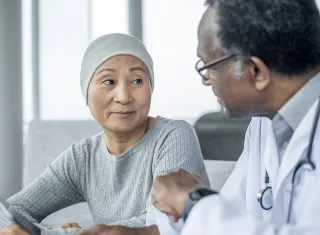 patiente atteinte de cancer en consultation